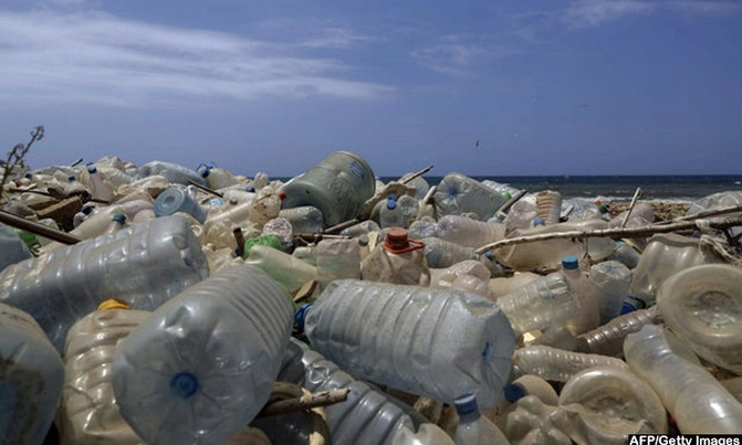 Using sunlight to break down plastic for electricity Using sunlight to break down plastic for electricity