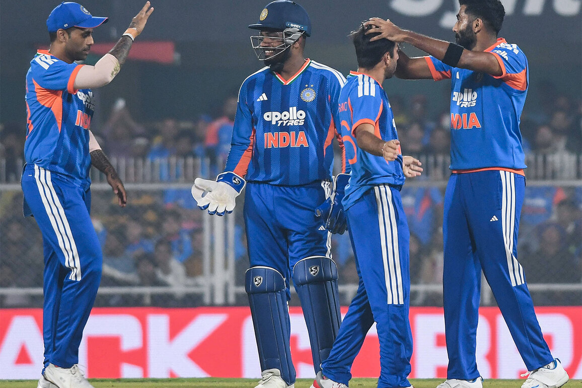 "Less baggage on a lot of players....": Shastri feels India start as "clear favourites" for T20 WC
