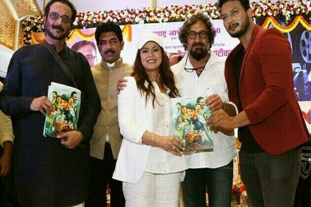 Mahesh Manjrekar, Mahima Chaudhary at the trailer launch of Marathi film 'Raada' produced by Ram Shetty