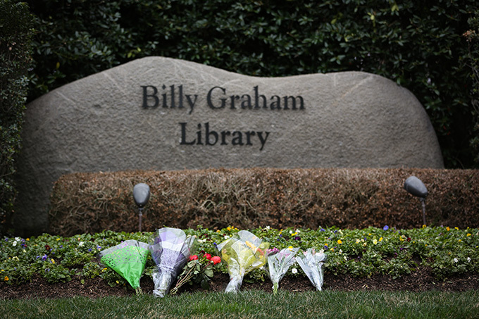  lowers are left by mourners at the illy raham ibrary in harlotte orth arolina to pay respects hours after the announcement that ev raham passed away in his home in ontreat  ebruary 21 2018     ogan yrus for   ogan yrus