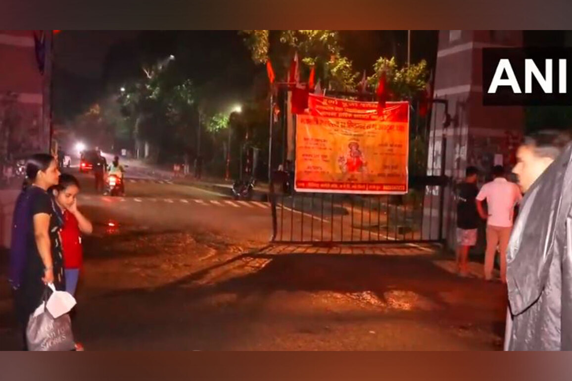 Delhi: Clash erupts in JNU during Dussehra 'Visarjan Shobha Yatra'