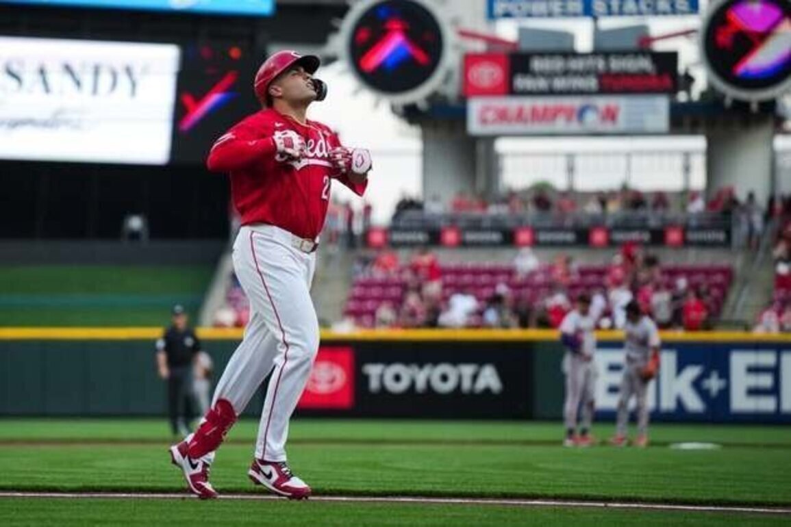 Reds SP Brady Singer handcuffs Giants in 1-run decision