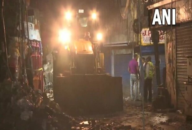 Case registered in Lahori Gate building collapse; 3 dead, rescue on