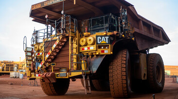 Caminhão Caterpillar na mina de Brucutu minério de ferro fora de estrada vale