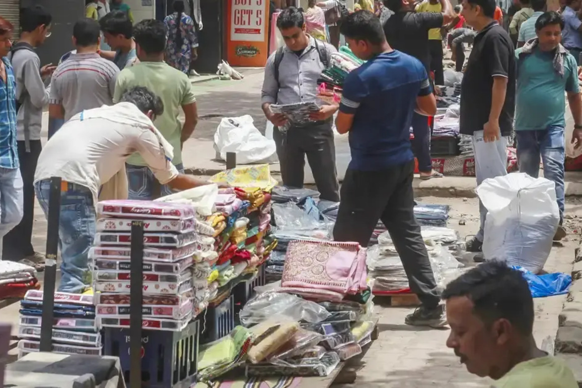 Street vendors to get credit cards, bigger loans