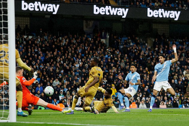 Manchester City extend Premier League race with 3-0 win over Crystal Palace