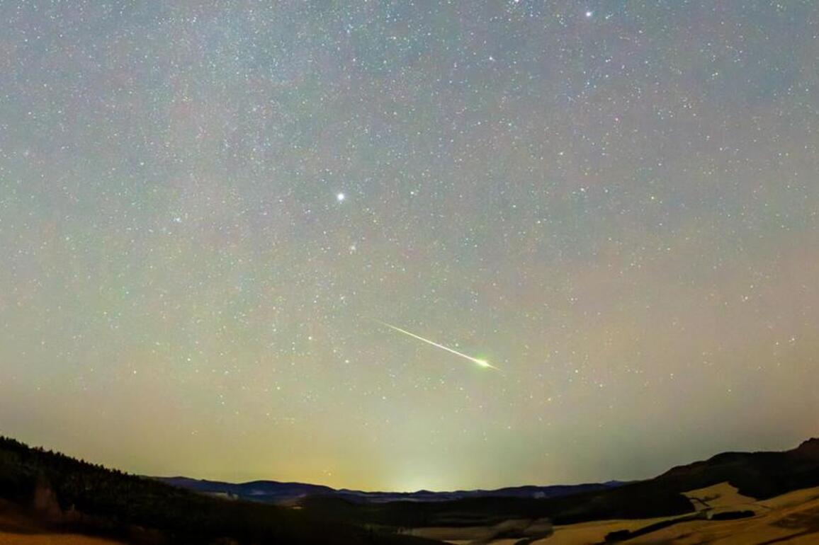 EcoChina | Leonid meteor shower lights up night sky in NE China's Heilongjiang