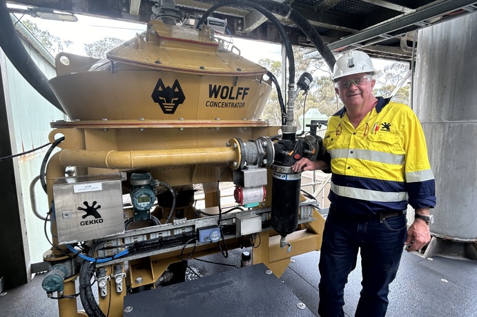 Sandy Gray with the Wolff concentrator.