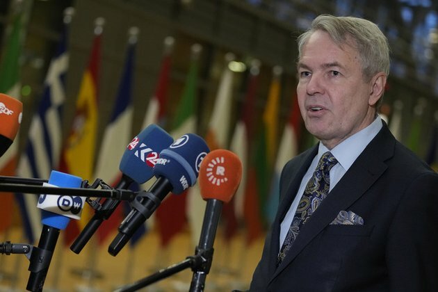 Finland may reevaluate NATO bid foreign minister