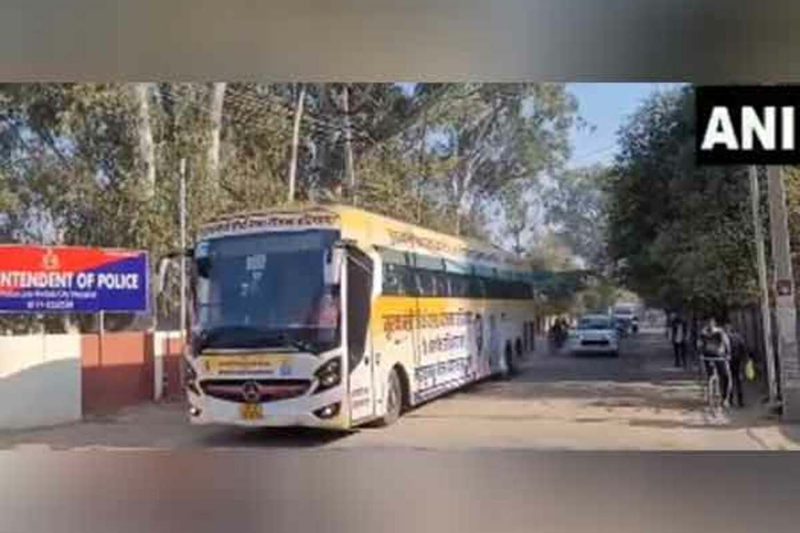 Bus carrying 44 deportees from Haryana arrives at Ambala