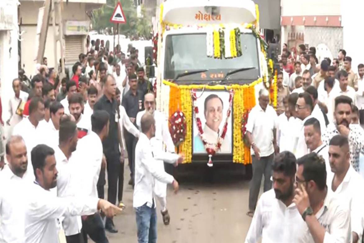Former Gujarat CM Vijay Rupani accorded Guard of Honour; mortal remains handed over to family with state honours