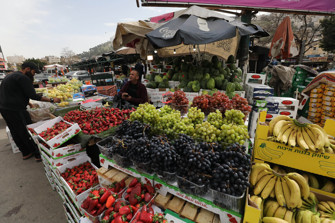 MIDEAST-WEST BANK-NABLUS-MARKET-EID AL-FITR-PREPARATIONS