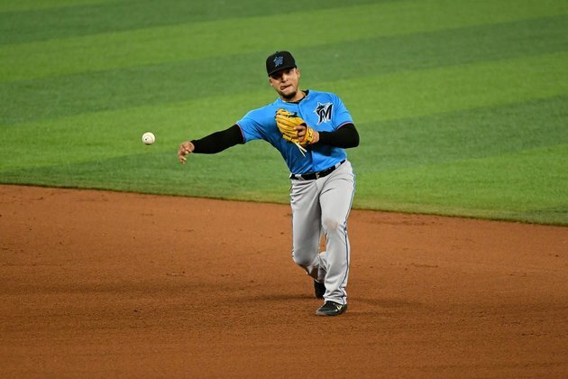 Marlins 2B Diaz opts out after COVID-19 outbreak