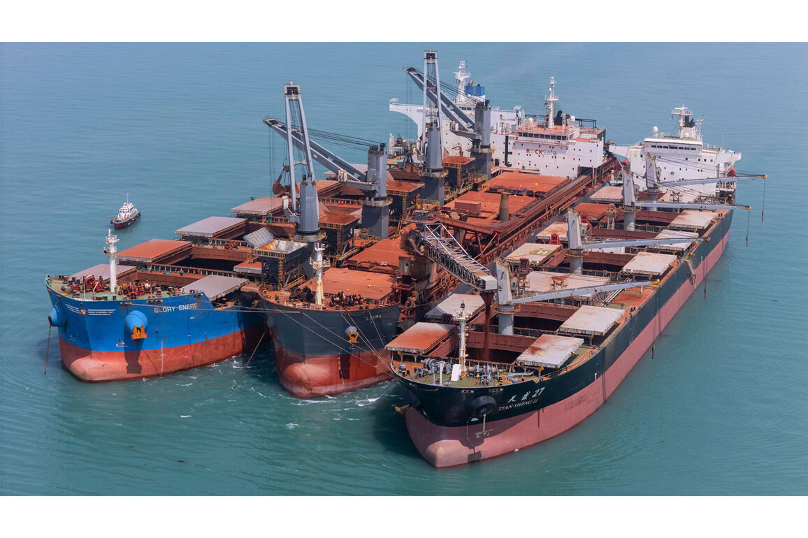Deendayal Port Kandla achieves first-ever triple banking ship-to-ship operation at strong tidal port