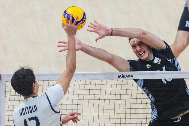 Defending champion Italy sweeps Argentina to reach top eight at volleyball men's worlds