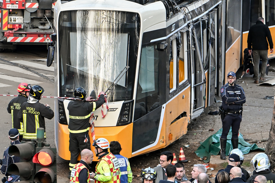 ITALY-MILAN-TRAM DERAILMENT