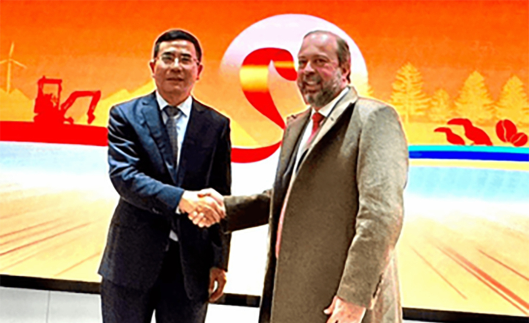 Ministro Alexandre Silveira em visita à Sany na China
