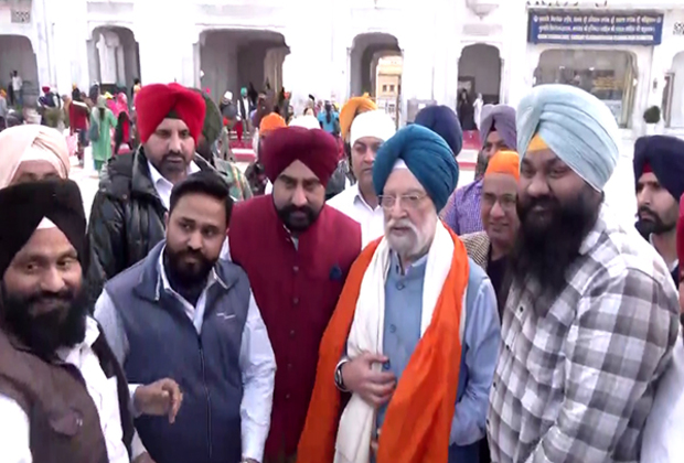 "Every time is a new experience coming here": Union Minister Hardeep Puri visits Golden Temple