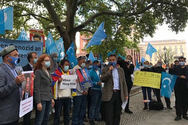 Hong Kong, Xinjiang Crackdowns Haunt China FM Wang&#039;s Europe Tour