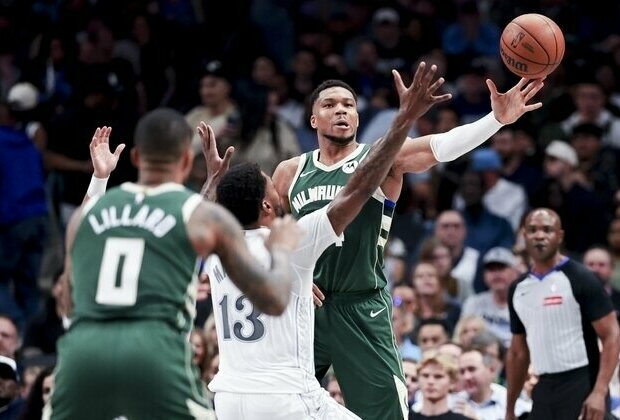 Giannis Antetokounmpo leads Bucks to comeback win over Mavs