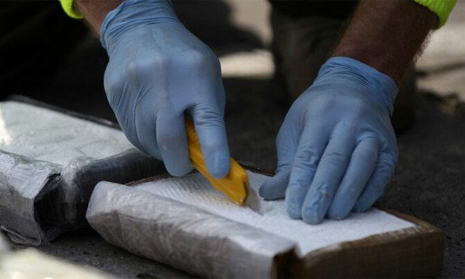 Drug dealer brings cocaine to police for quality test Drug dealer brings cocaine to police for quality test