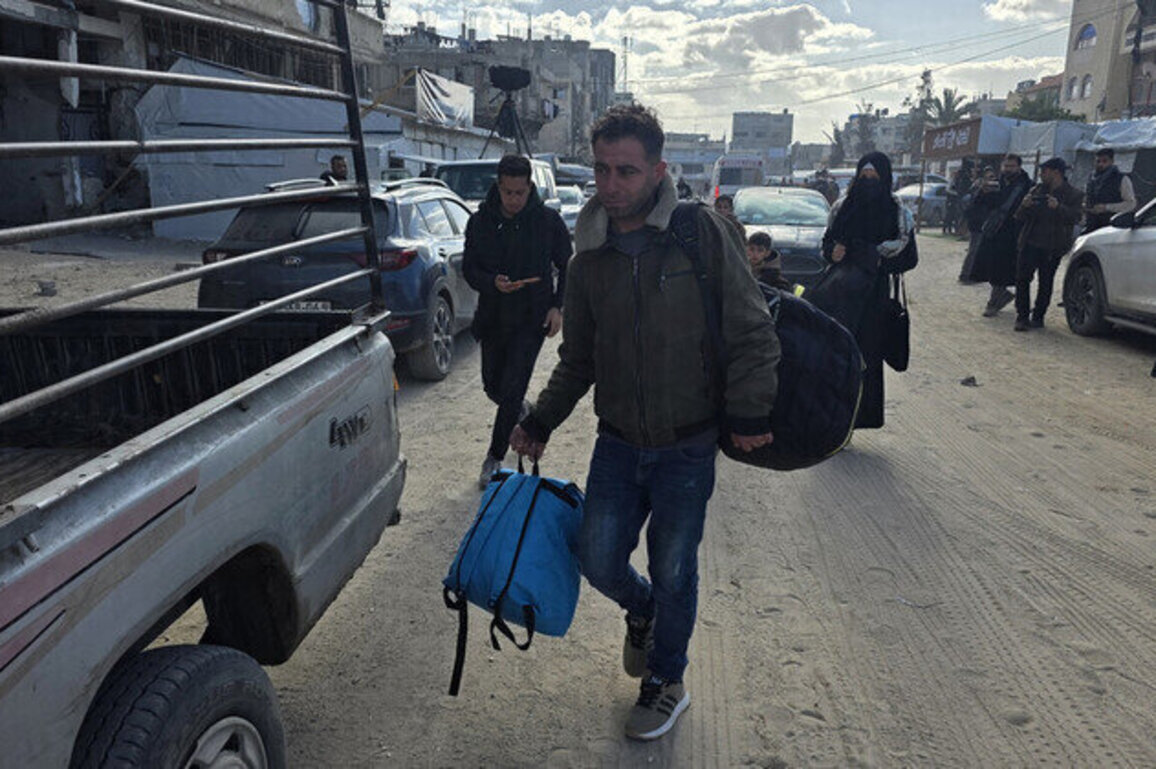 They handcuffed and blindfolded us  Palestinian returnee to Gaza