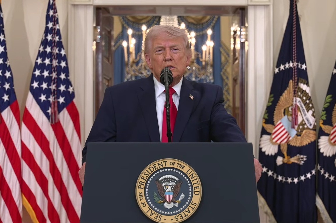 Photo Flash | Trump delivers an address to the nation at White House