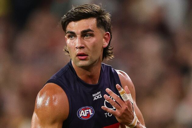 AFL star publicly exposes disgraceful troll who told him to 'end your life please'