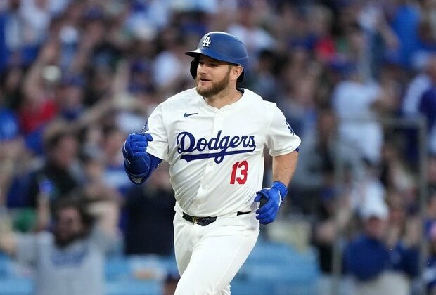 Dodgers send 3B Max Muncy to IL, activate OF Jason Heyward