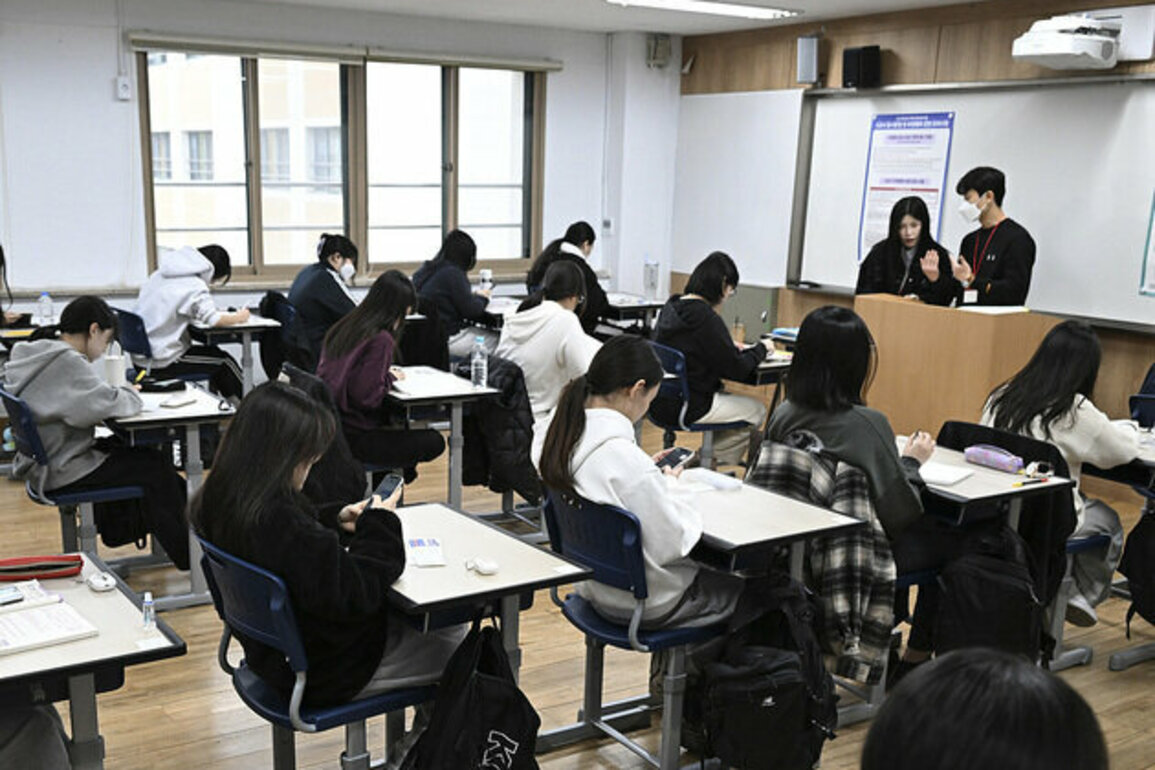 Asia News Wrap: South Korea to ban mobile phones in schools and more