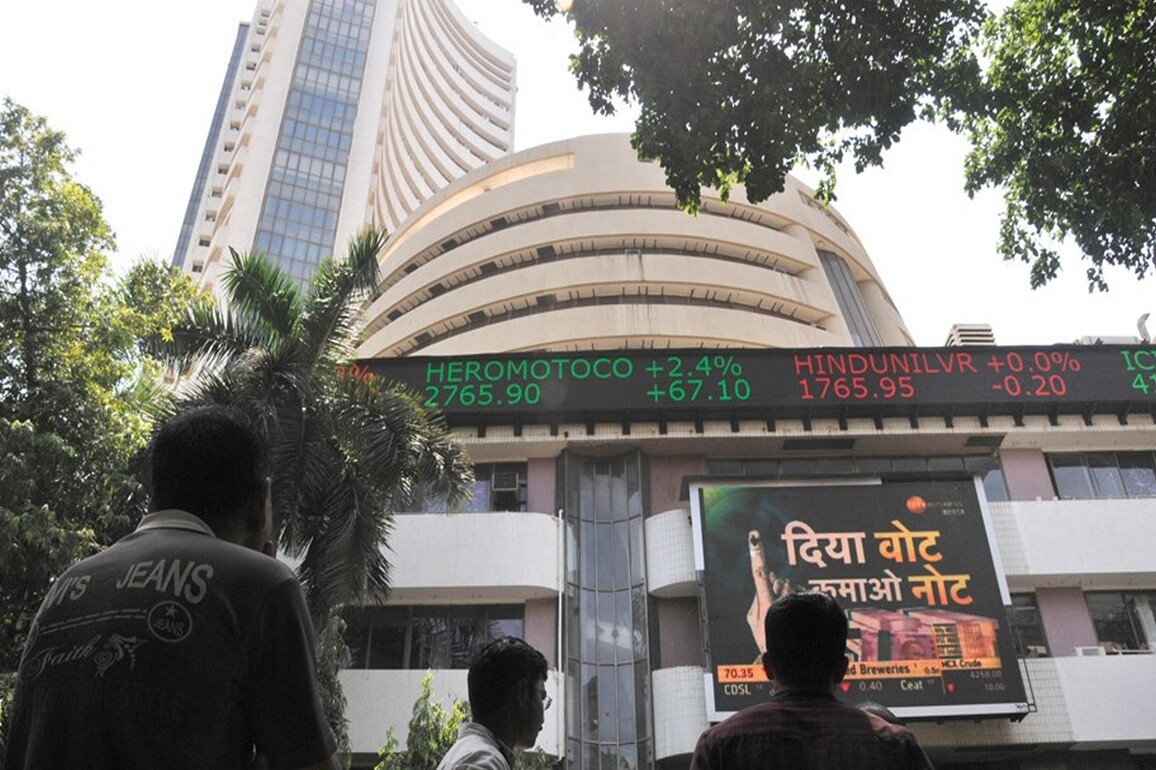 Markets close higher on strong bank earnings, easing US-China trade tensions