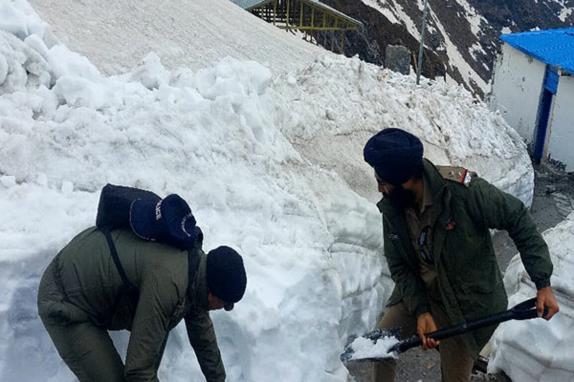 Uttarakhand Police reviews security arrangement for Hemkund Sahib Yatra