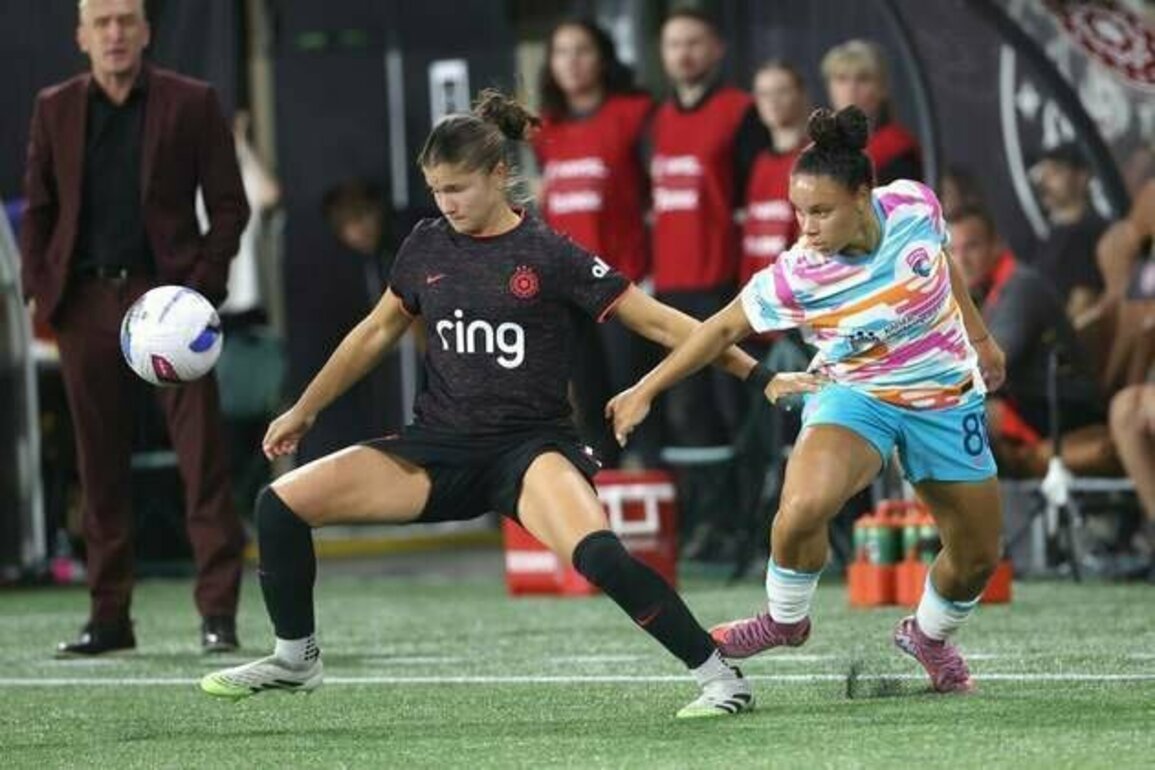 Late Thorns goal earns draw vs. Wave, keeps teams level in standings