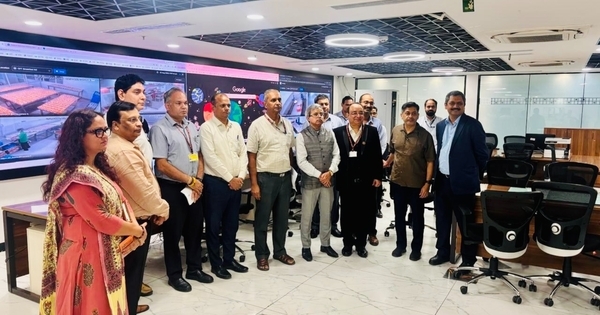 Railway Board Chairman Reviews IRCTC's Central War Room in Delhi, Praises Strong Monitoring and Food Quality Check
