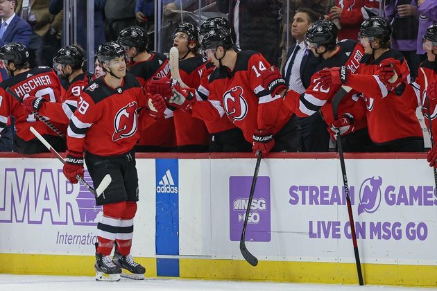 Devils eye franchise-record 14th straight win in Maple Leafs rematch
