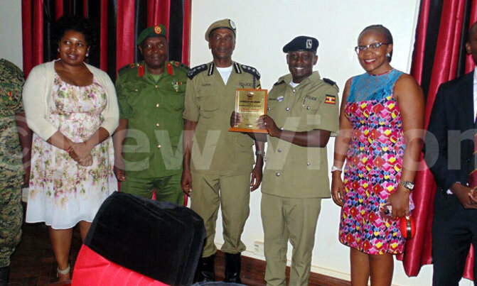 Kayihura cautions students on strikes Kayihura cautions students on strikes