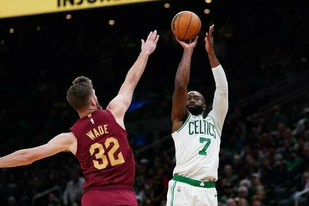 Jaylen Brown, Celtics pull away from Cavaliers