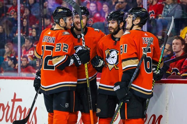 Mangiapane notches hat trick as Flames top Ducks