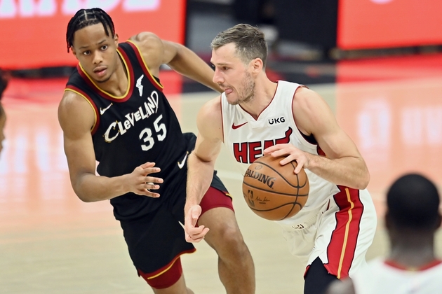 Heating up for playoffs? Miami hosts Mavericks