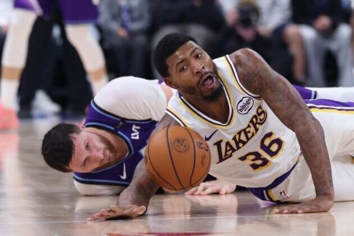Lakers G Marcus Smart (back) hopes to play vs. Spurs