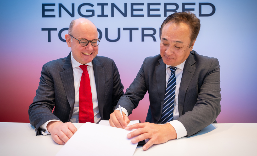 ABB's Joachim Braun with Sumitomo's Kevin Kenichi Hyuga.