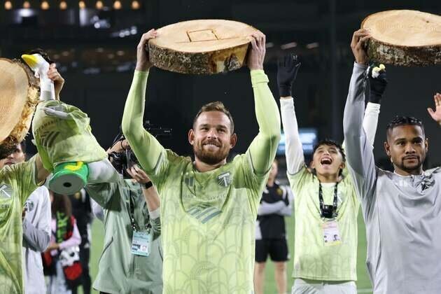 Portland's red-hot Vincent Janssen meets scalding St. Louis