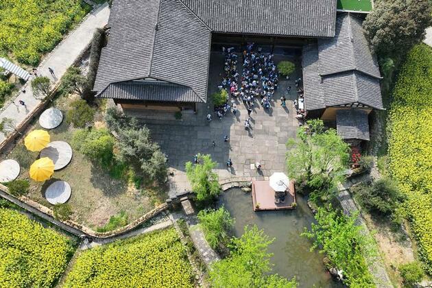 China's homestay economy flourishes amid spring travel boom