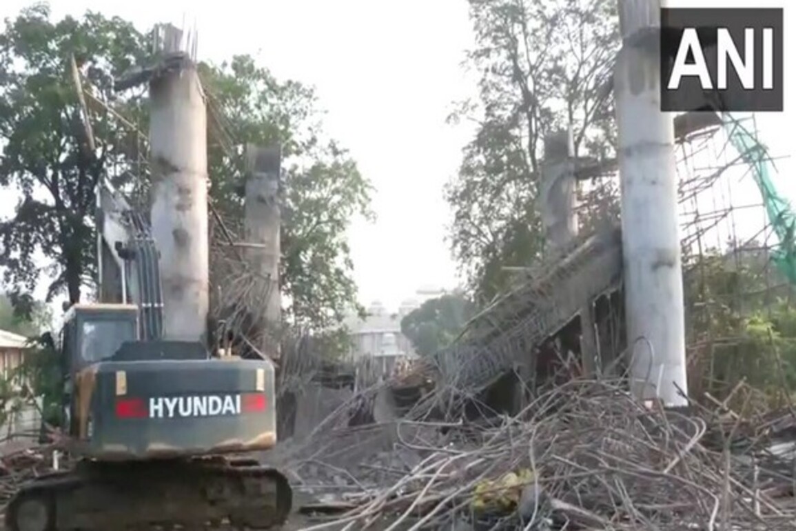 Maharashtra: Debris clearance underway after Koradi temple gate collapse in Nagpur