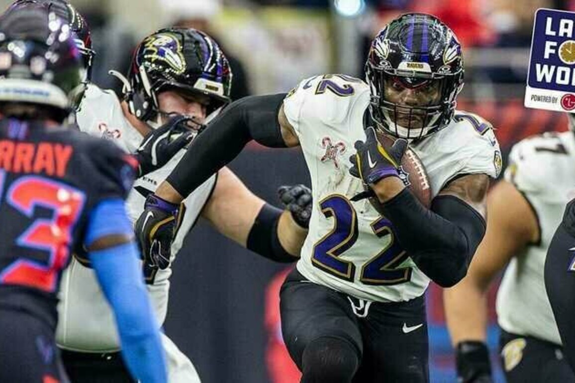 Late for Work: What Pundits Expect in Ravens-Texans Game
