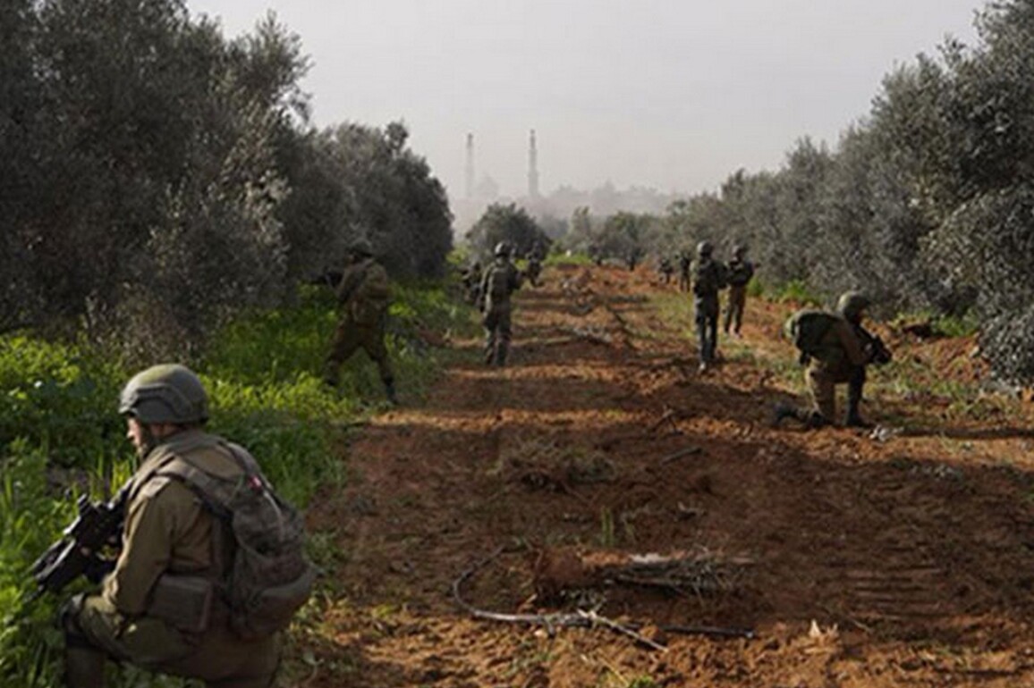 Israeli soldiers kill terrorist who crossed yellow line in Southern Gaza