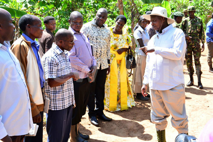 useveni chats with luwero district leaders as he visited farms and homes in kawumuluwero district 