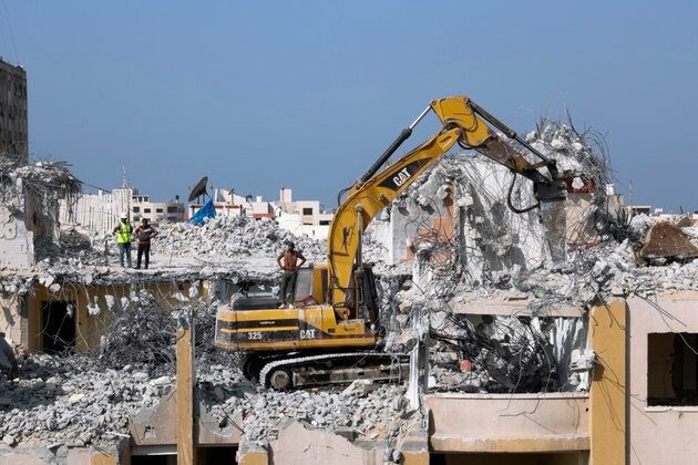 Rubble Brings Opportunity, and Risk, in War-scarred Gaza