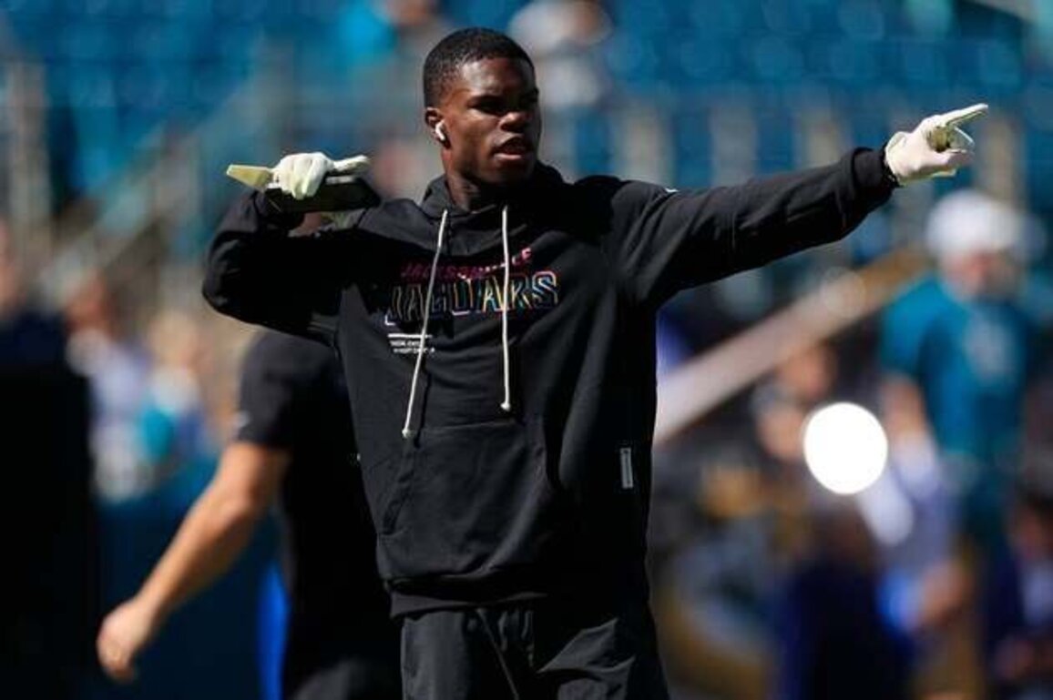 Jaguars' Travis Hunter to continue as two-way player