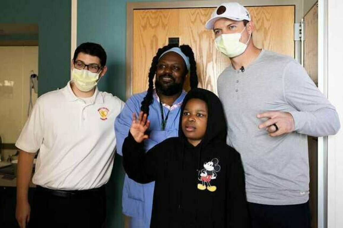 Kevin O'Connell Visits Pediatric Patients at Children's Minnesota